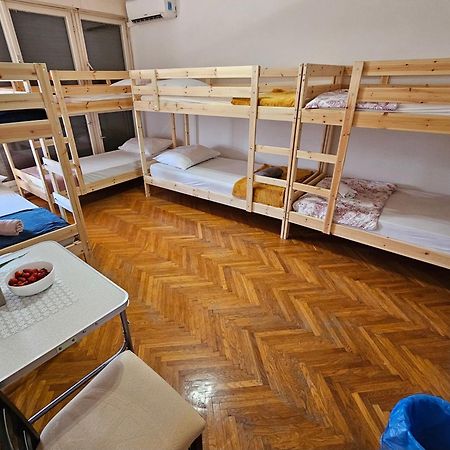 Gust House Split Apartment Luaran gambar