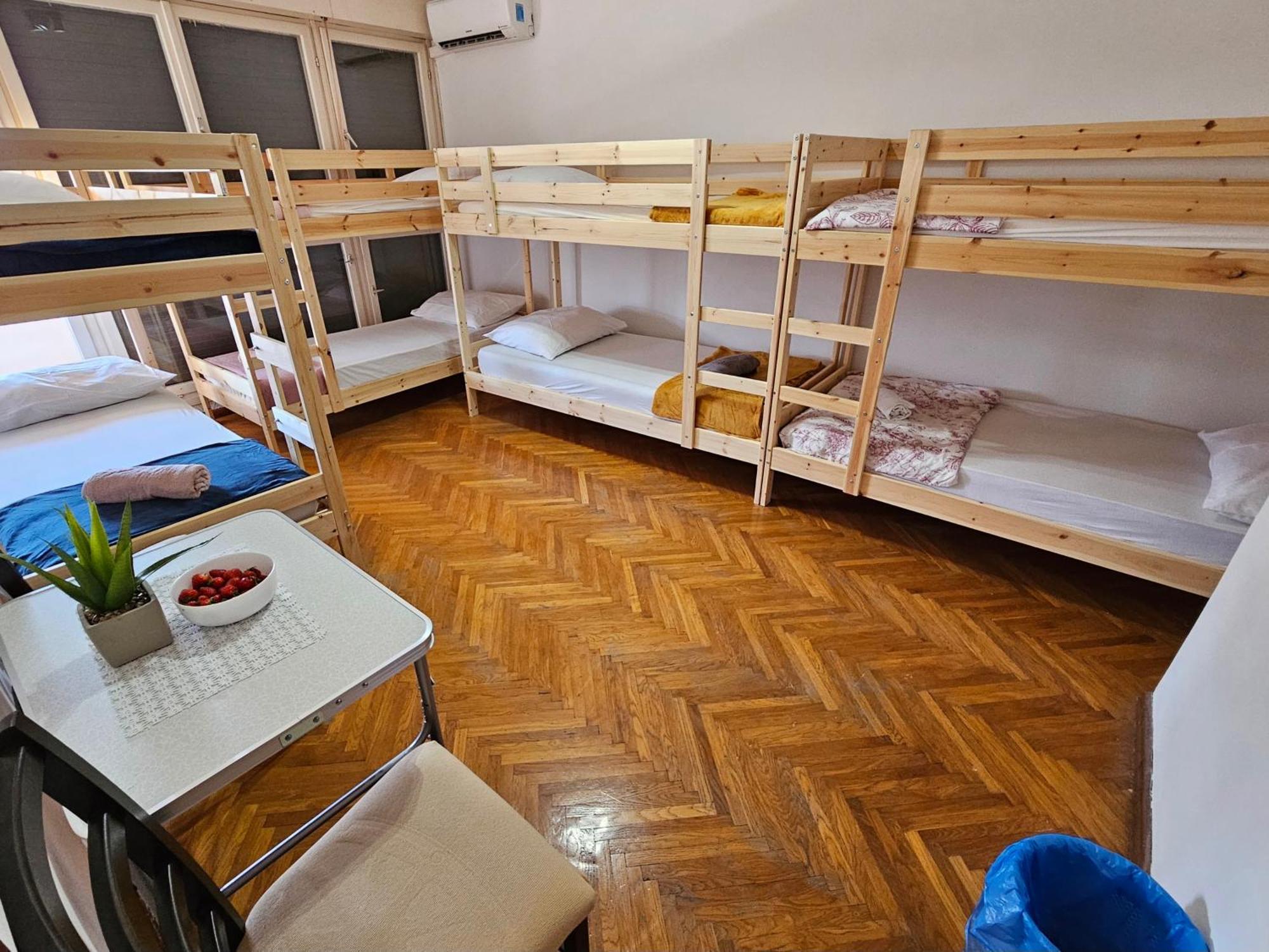 Gust House Split Apartment Luaran gambar